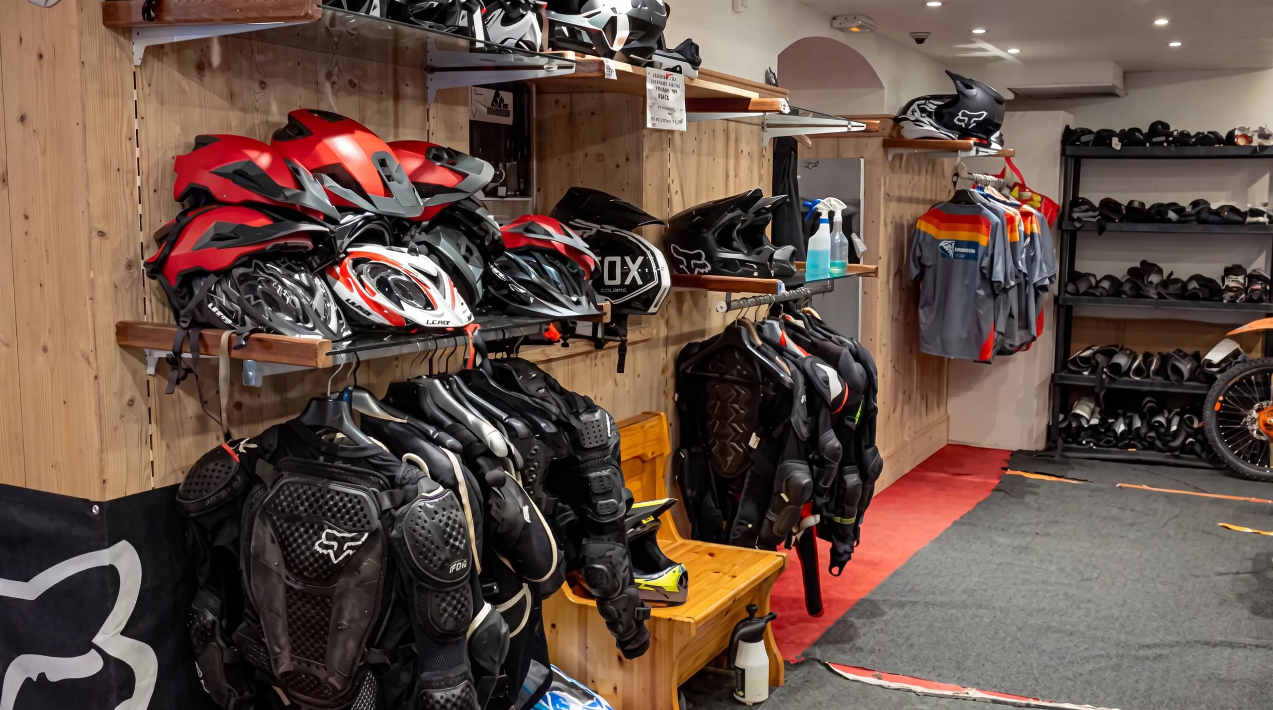 Magasin de sport à Méribel avec vélos et fat bikes disponibles à la location en hiver