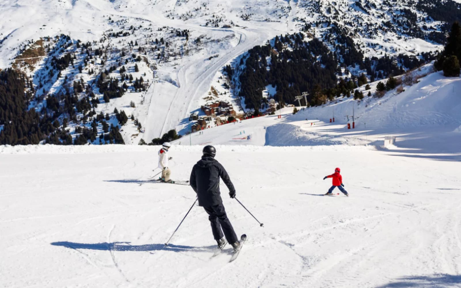 Famille sur les pistes de Méribel bénéficiant du forfait Family Flex